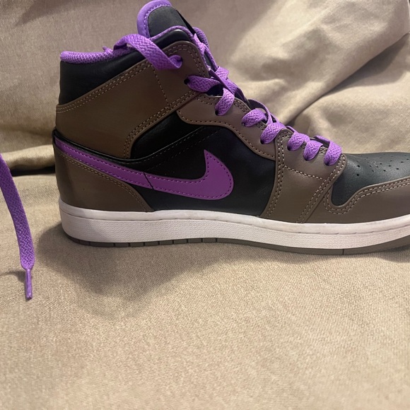 Hardly worn!! Men’s size 8.5 Nike Air Jordans - Picture 2 of 15